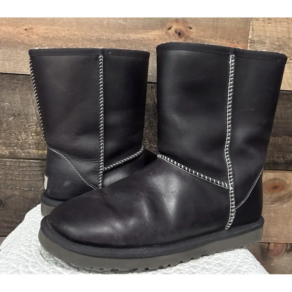 UGG Classic Short Leather Boot Womens Size 9 Black Sherpa Lined 1005372 - Picture 2 of 11